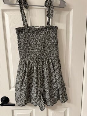 NWT Smocked Floral Tie-Shoulder Romper in Olive Green Floral - Size Small